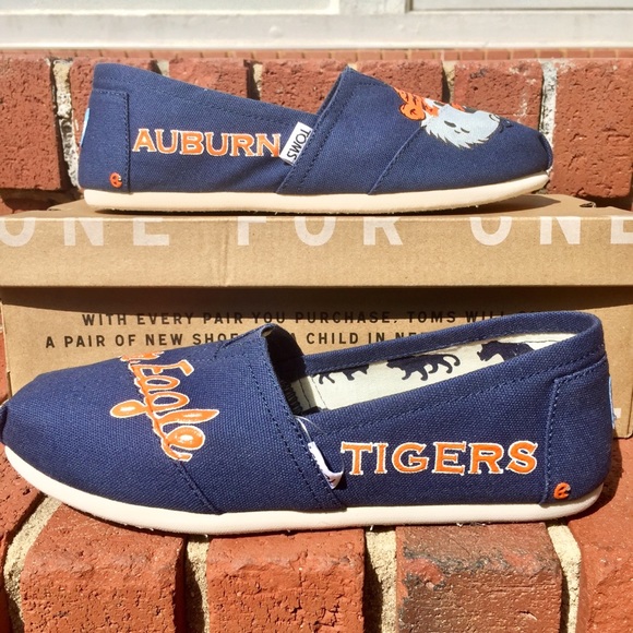 Auburn Tigers college custom hand painted TOMS - Picture 3 of 5